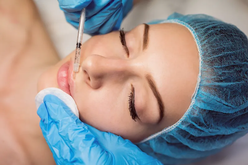 Injection esthétique réalisée par un médecin